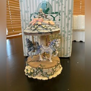 Ivy and Innocence 05196 The Children’s Carousel *musical*